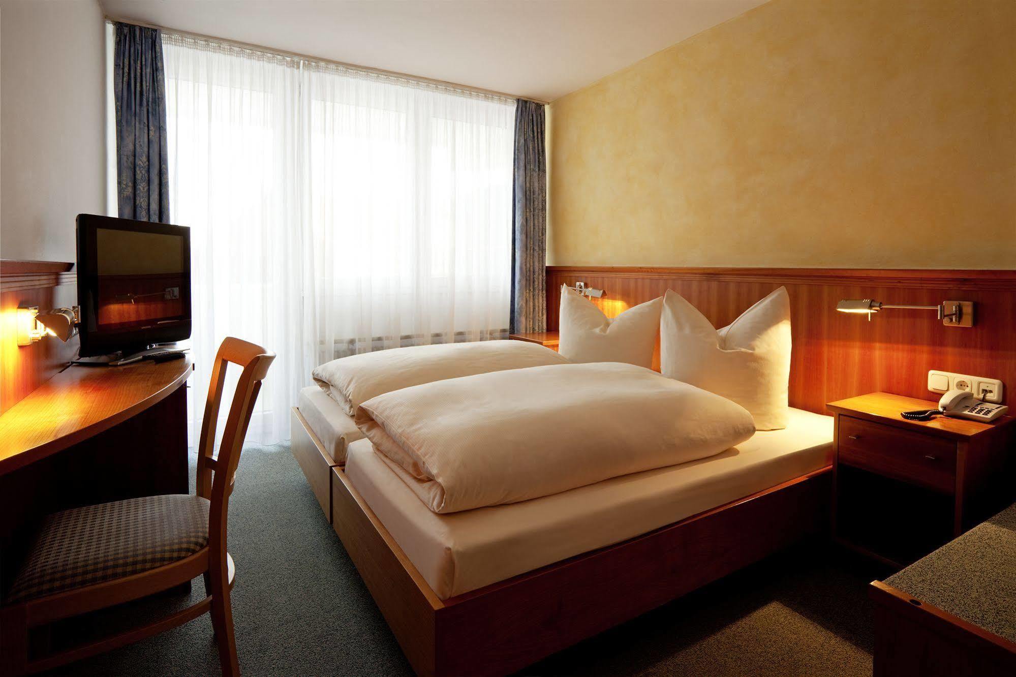 Gasthof Lerner Freising Bagian luar foto